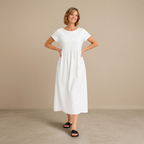 Dames casual midi jurk met ronde hals korte mouwen en zakken Jelle Jora Mode