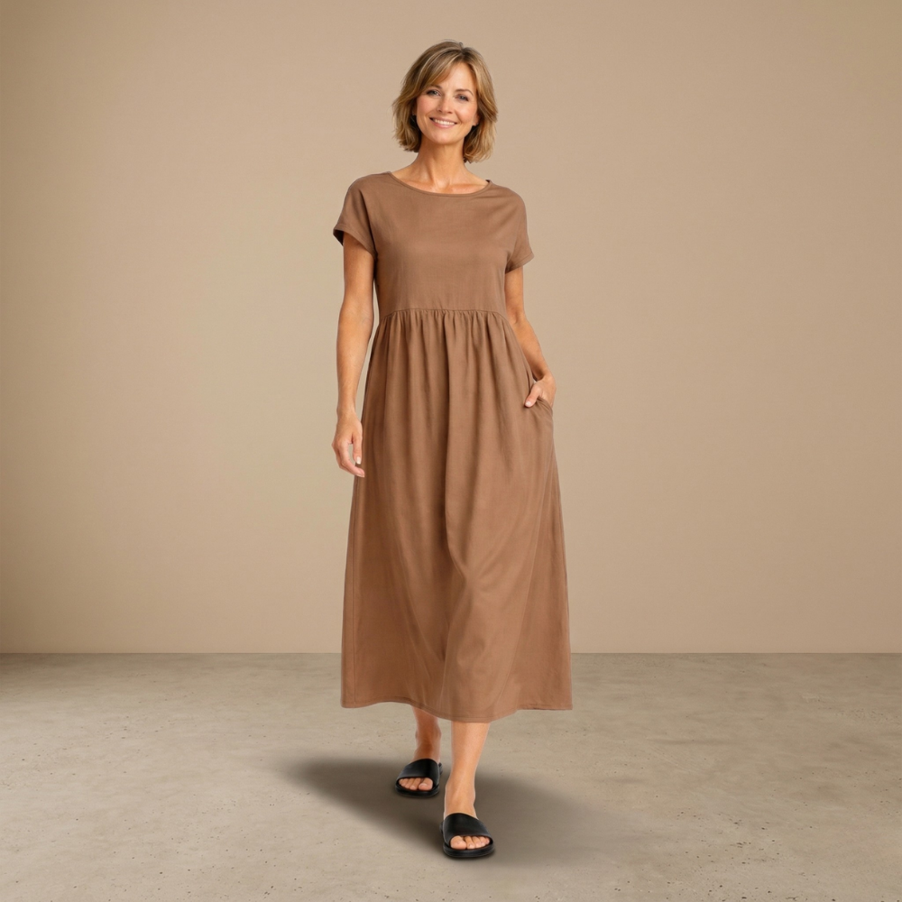 Dames casual midi jurk met ronde hals korte mouwen en zakken Jelle Jora Mode