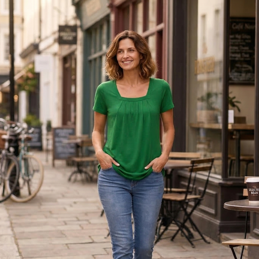 Damski casualowy T-shirt z kwadratowym dekoltem i krótkim rękawem
