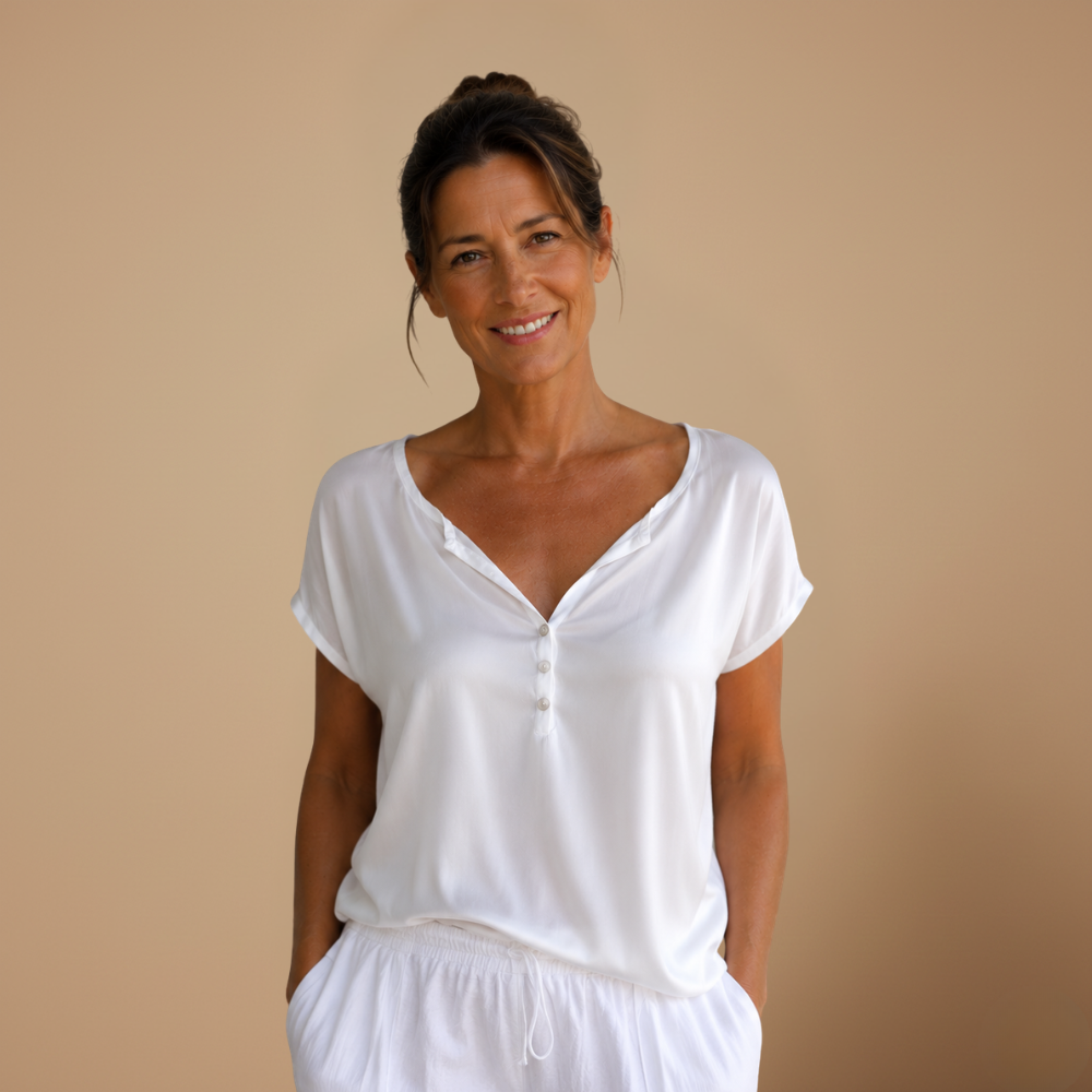 Damesblouse met v-hals korte mouwen en knopen Jelle Jora Mode