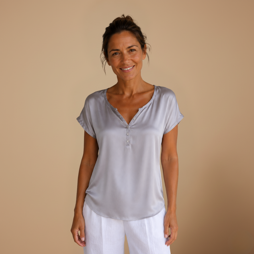 Damesblouse met v-hals korte mouwen en knopen Jelle Jora Mode