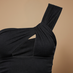 Damski crop top z jednym ramieniem, wycięciami i taliowanym fasonem