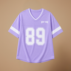 Damski T-shirt oversize z dżerseju z dekoltem w serek i numerem sportowym
