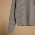 Klasyczny sweter z dzianiny z przednią kieszenią
