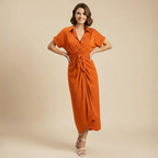 Minimalistische midi-jurk met ruches en strikbandjes voor dames Jelle Jora Mode